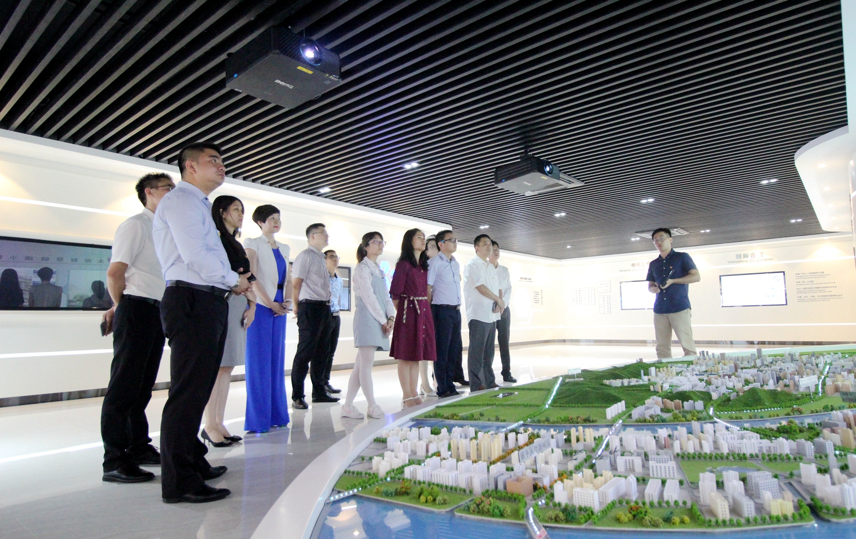 yбUI(y)ֽ֧t(y)ˎa(chn)I(y)l(f)չɽyO(jin)־{н